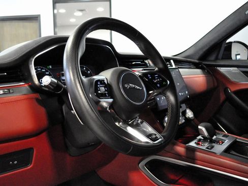 Used 2022 Jaguar F-PACE SVR image 27