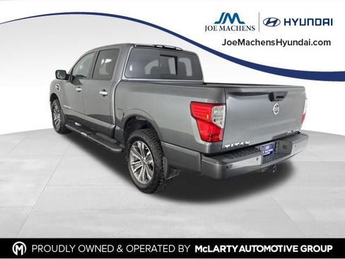 Used 2017 Nissan Titan SL AWD/4WD image 9