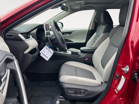 New 2025 Toyota RAV4 XLE image 15