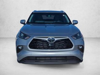 Used 2023 Toyota Highlander XLE FWD video 2