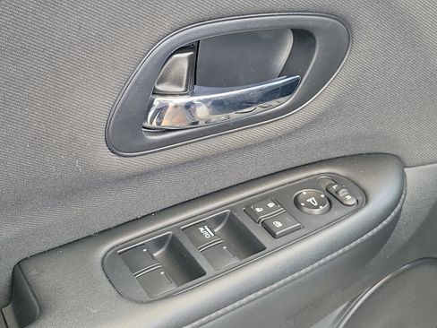 Used 2019 Honda HR-V LX image 20