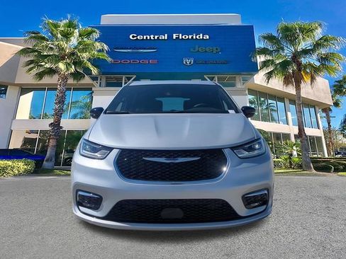 New 2026 Chrysler Pacifica Select FWD image 3