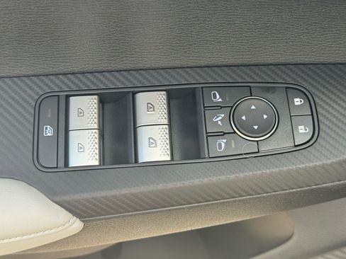 New 2025 Mitsubishi Outlander SE image 22