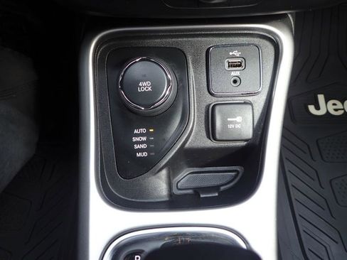 Used 2018 Jeep Compass Latitude w/ Popular Equipment Group AWD/4WD image 19