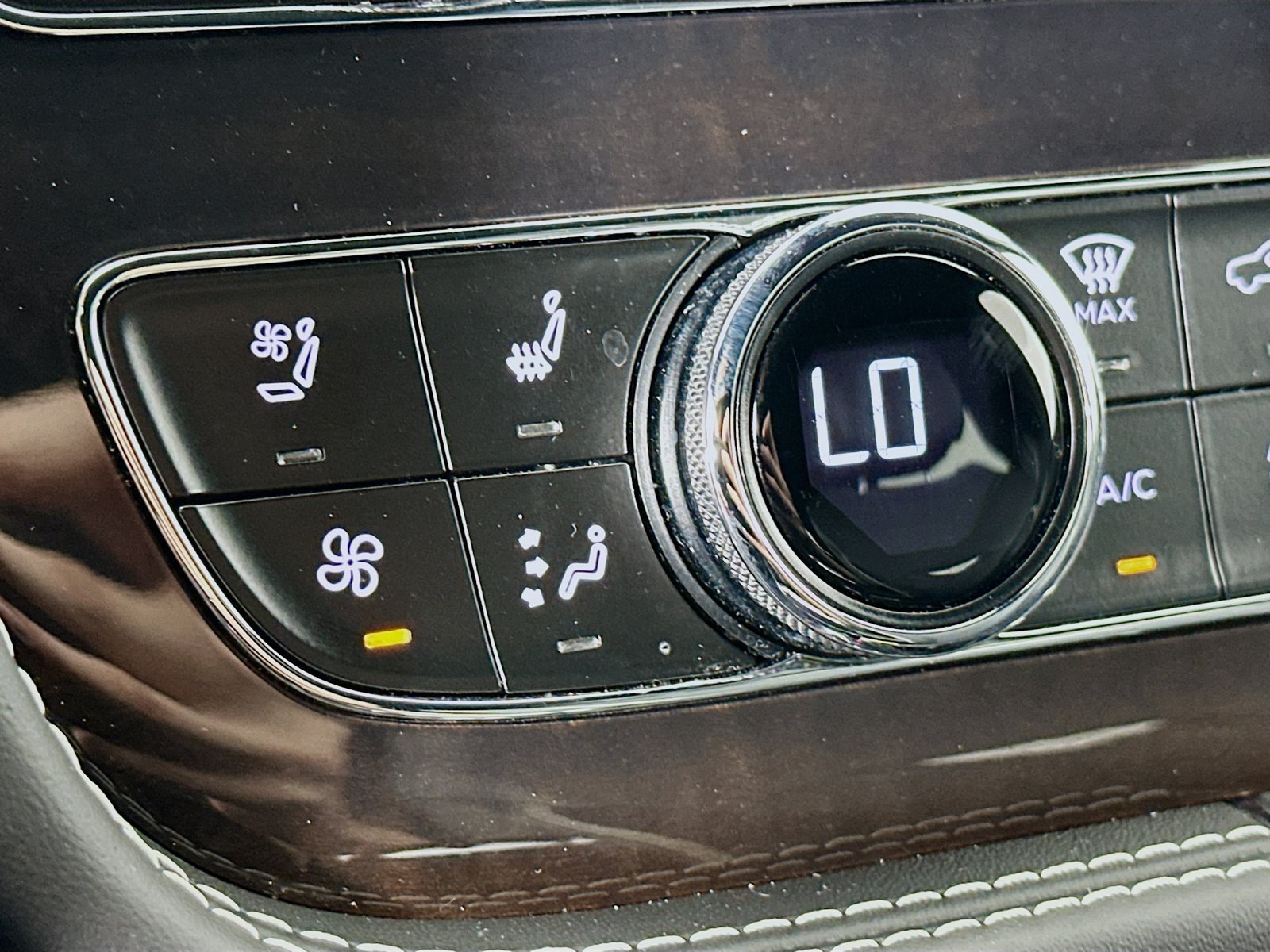 Used 2022 Bentley Bentayga AWD/4WD image 29
