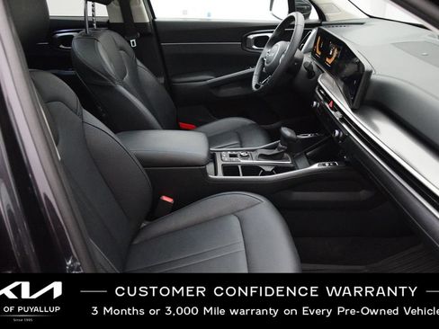 Certified 2025 Kia Sorento EX w/ Panoramic Sunroof Package AWD/4WD image 16