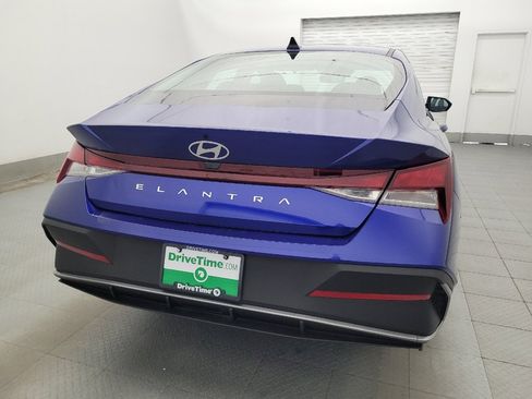 Used 2025 Hyundai Elantra SE FWD image 7
