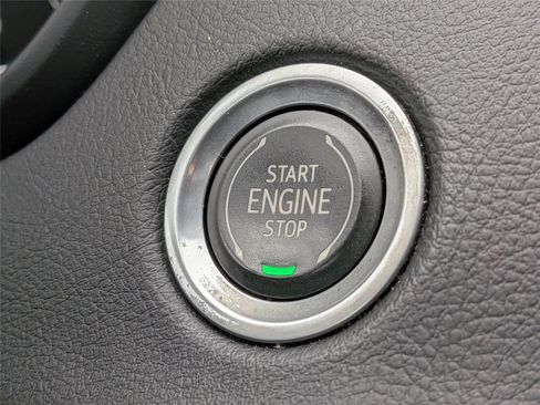 Used 2021 Cadillac XT4 Premium Luxury image 28