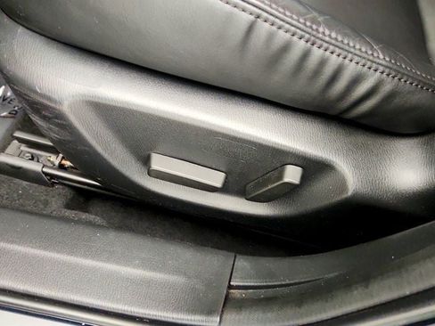 Used 2018 MAZDA MAZDA3 Touring FWD image 11