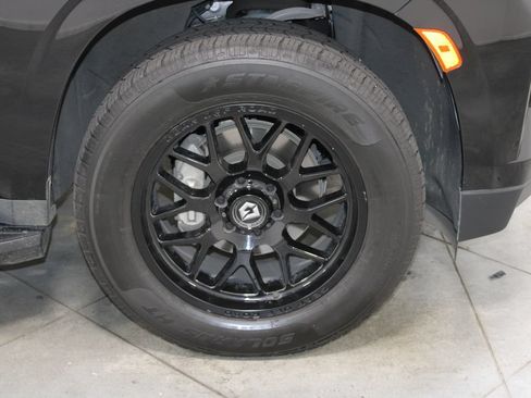 Used 2022 Chevrolet Suburban Premier RWD image 12