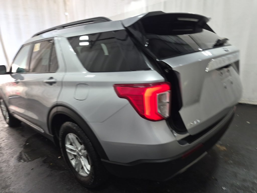 Used 2023 Ford Explorer XLT w/ Equipment Group 202A RWD image 2
