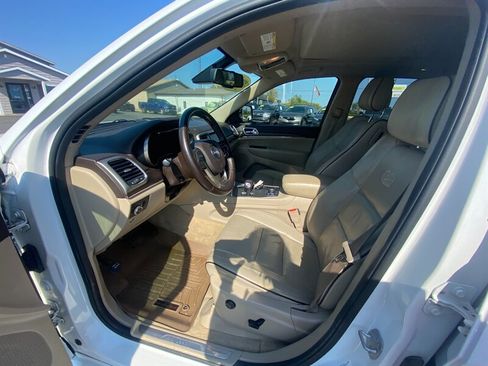 Used 2014 Jeep Grand Cherokee Overland w/ Advanced Technology Group image 19