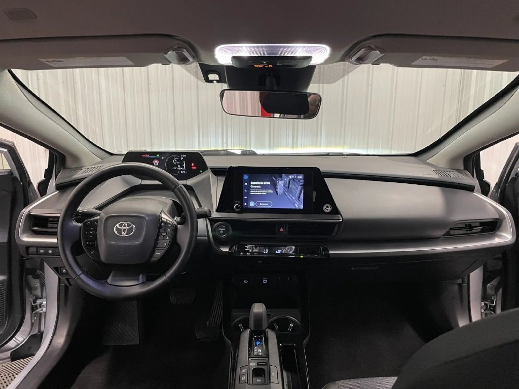 Used 2025 Toyota Prius LE FWD image 27
