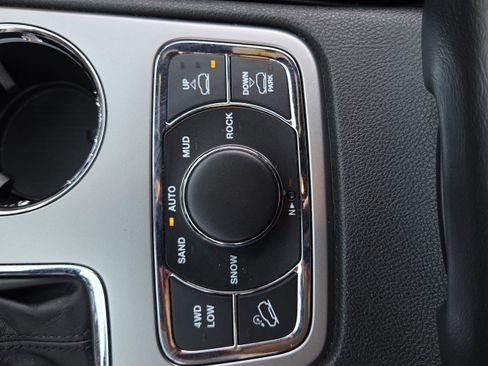 Used 2018 Jeep Grand Cherokee Overland AWD/4WD image 35