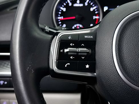 Used 2023 Kia Carnival LX FWD image 33