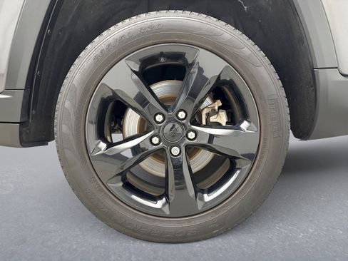 Used 2023 Jeep Grand Cherokee L Limited w/ Black Appearance Package image 26