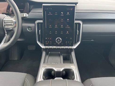 Used 2025 GMC Acadia Elevation image 24