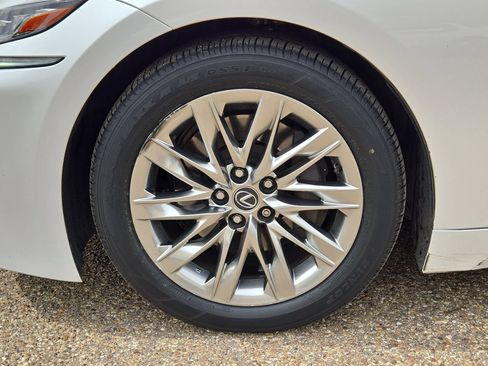 Used 2019 Lexus LS 500 w/ Accessory Package (Z2) RWD image 11