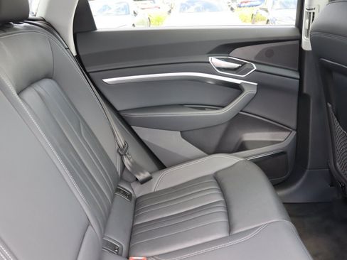 Used 2021 Audi e-tron Premium Plus w/ Premium Plus Package AWD/4WD image 17