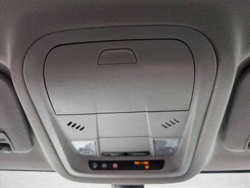 Used 2019 GMC Acadia SLE FWD image 17