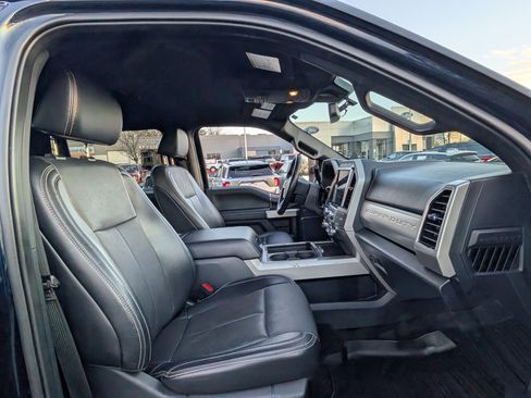 Used 2022 Ford F250 Lariat w/ Black Appearance Package image 11