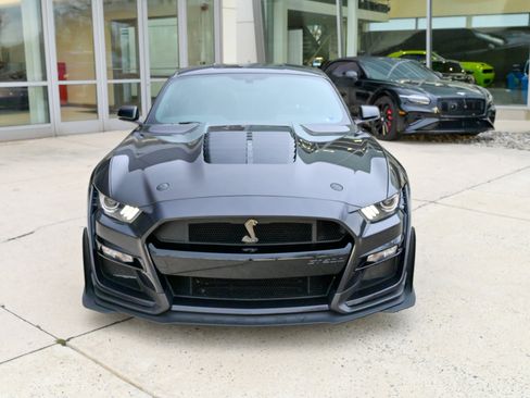Used 2022 Ford Mustang Shelby GT500 w/ Technology Package image 2