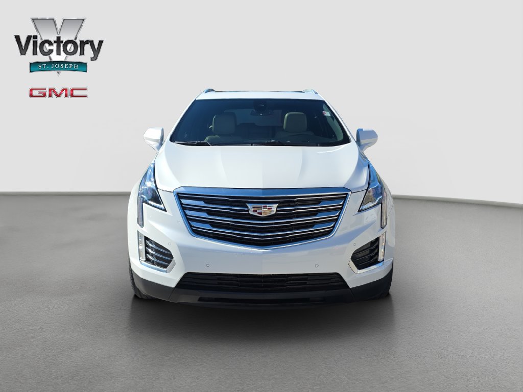 Used 2017 Cadillac XT5 Premium Luxury FWD image 2