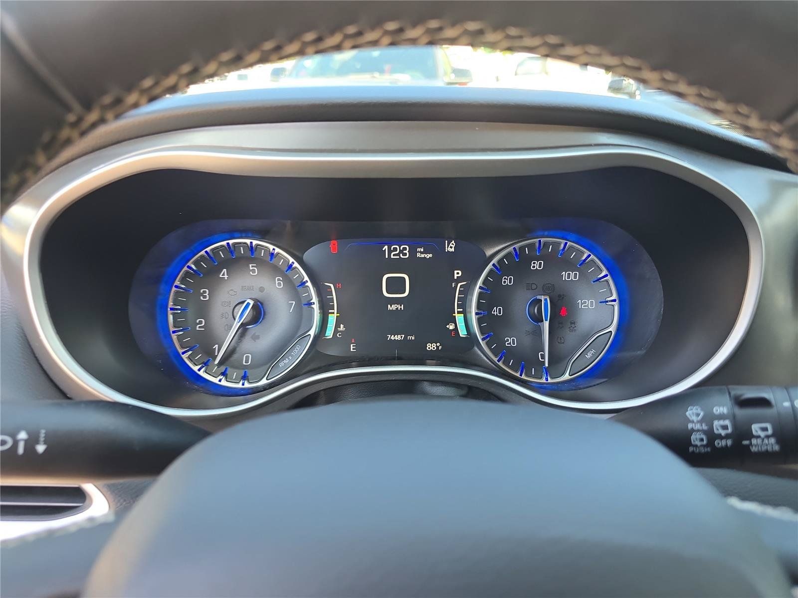 Used 2024 Chrysler Pacifica Touring-L FWD image 31