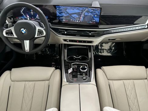 Used 2026 BMW X7 xDrive40i w/ M Sport Package image 3