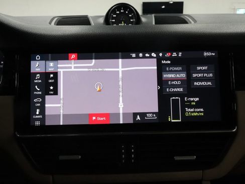 Used 2020 Porsche Cayenne E-HYBRID w/ Premium Plus Package image 31