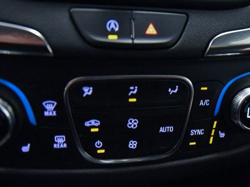 Used 2024 Chevrolet Equinox LT FWD image 25
