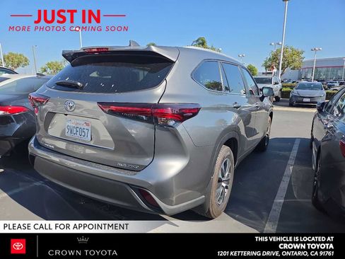 Certified 2026 Toyota Highlander XLE AWD/4WD image 2