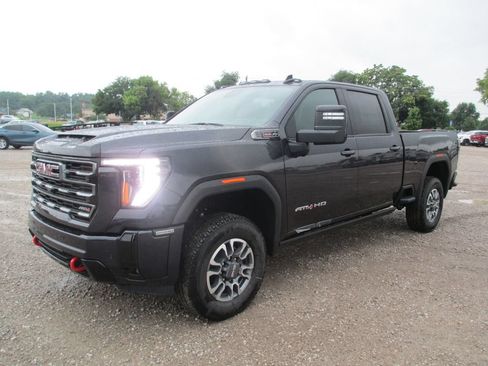 New 2026 GMC Sierra 2500 AT4 w/ AT4 Premium Plus Package AWD/4WD image 11