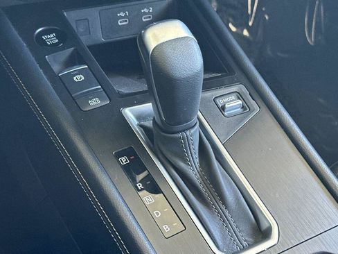 Used 2025 Nissan Kicks SV AWD/4WD image 21