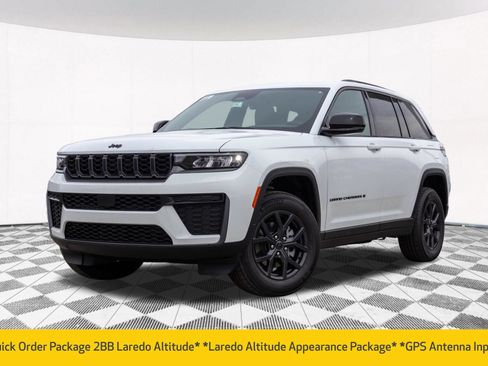 New 2027 Jeep Grand Cherokee Altitude AWD/4WD image 2