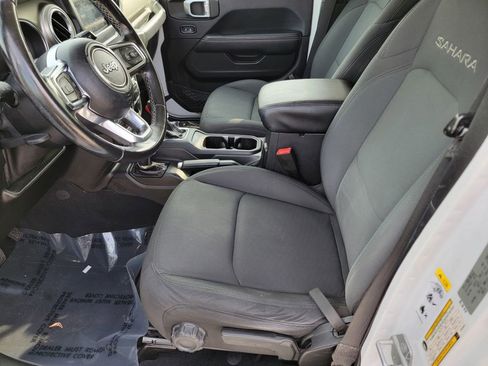 Used 2018 Jeep Wrangler Unlimited Sahara image 11