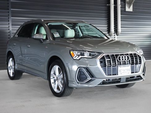 Used 2023 Audi Q3 2.0T Premium w/ Convenience Package image 12