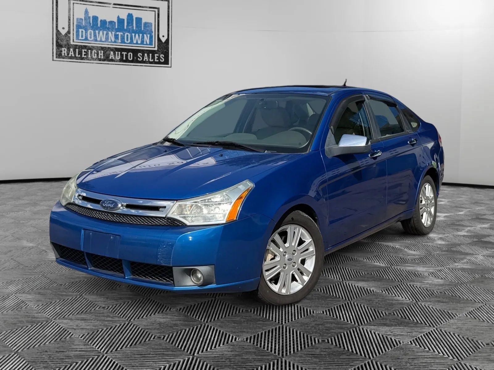 Used 2010 Ford Focus SEL FWD image 2