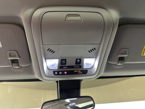 Used 2022 Chevrolet Equinox LT image 24