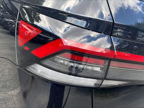New 2026 Volkswagen Taos SE FWD image 14