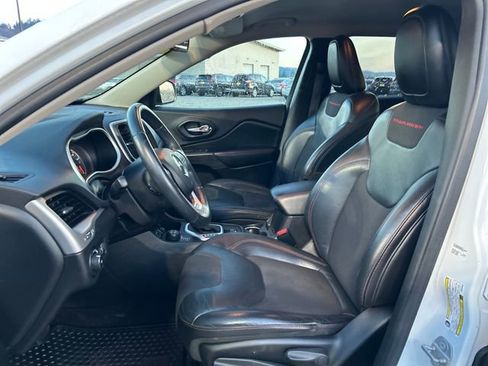 Used 2016 Jeep Cherokee Trailhawk image 13