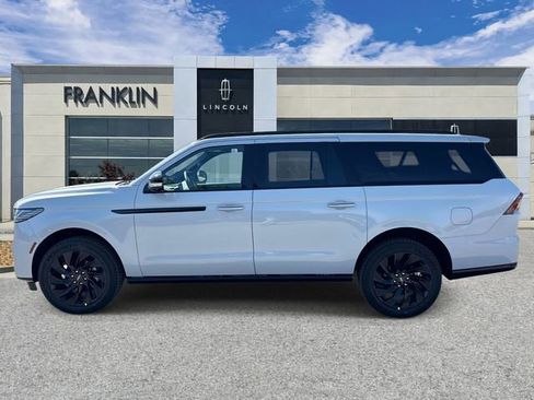 New 2026 Lincoln Navigator L Reserve AWD/4WD image 4