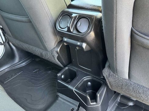 Used 2019 Jeep Wrangler Unlimited Sport S AWD/4WD image 19