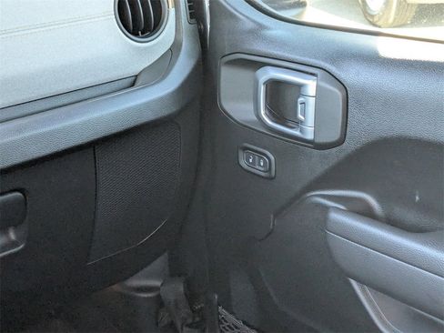 Used 2024 Jeep Gladiator Sport image 15