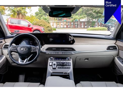 Used 2022 Hyundai Palisade Limited w/ Winter Package AWD/4WD image 12