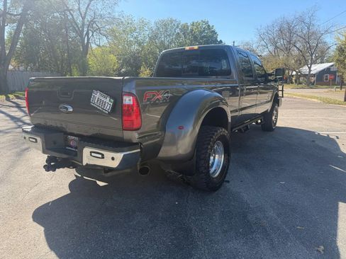 Used 2015 Ford F350 Lariat w/ Lariat Interior Package image 5