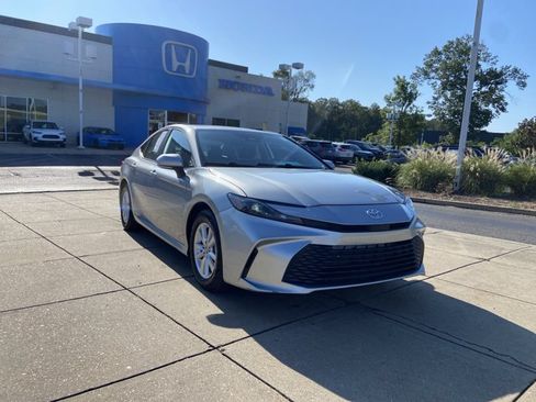 Used 2025 Toyota Camry LE FWD image 2