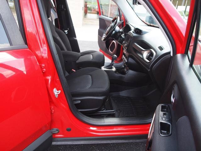 Used 2017 Jeep Renegade Latitude AWD/4WD image 6