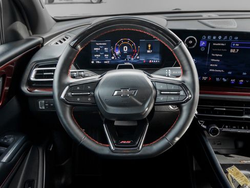 Used 2025 Chevrolet Traverse RS image 12