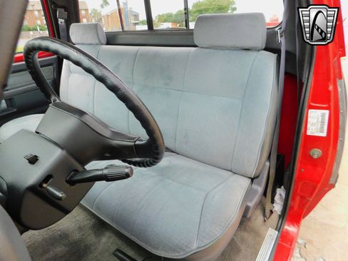 Used 1991 Dodge D/W Truck 250 image 18